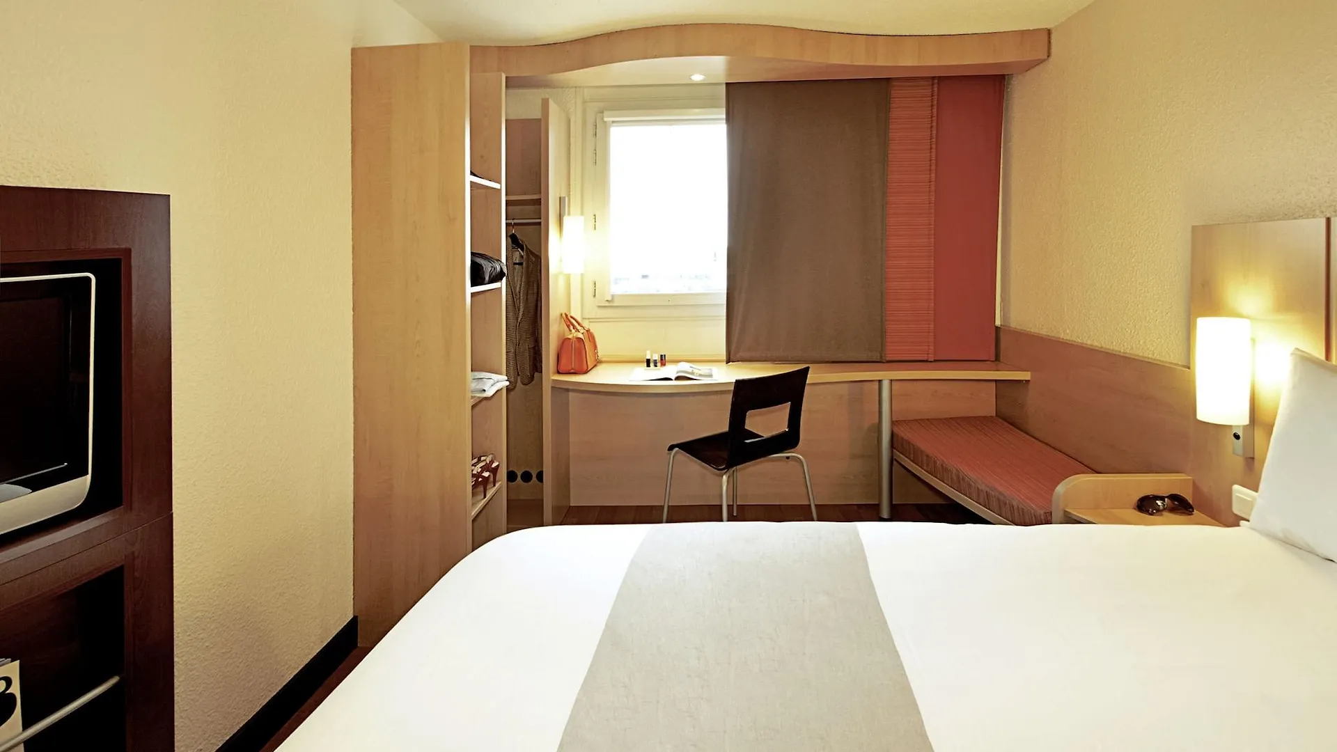 Отель Ibis Paris Porte D'orleans Монруж